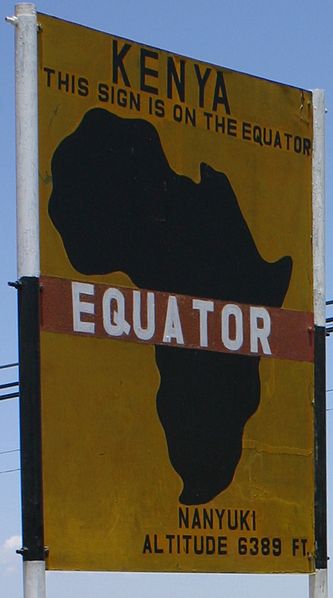 Äquatorzeichen auf dem Länderschild von Kenia