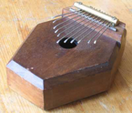 Die Mbira, auch Daumenklavier genannt