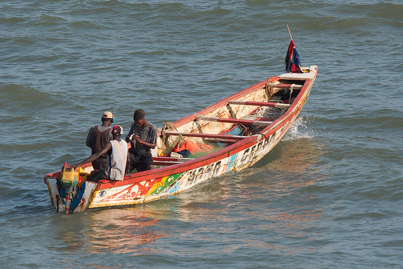 Fischerbot an der Küste von Gambia (c) Ikiwana
