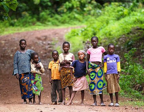 Kinder in Guinea (c) Julien Harneis