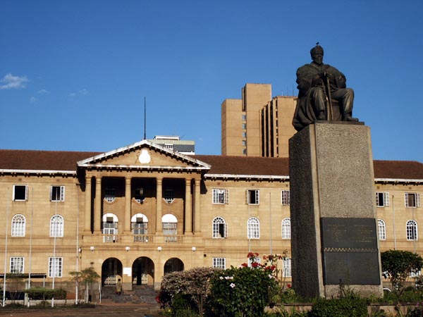 Statue von Jomo Kenyatta in Nairobi (c) JimSlim