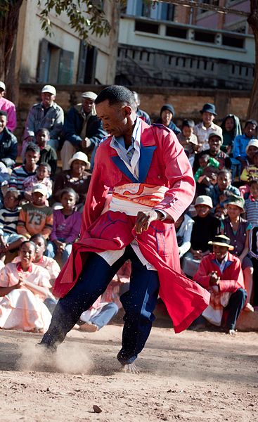 Hiragasy - Tänzer in Madagaskar (c) Saveoursmile