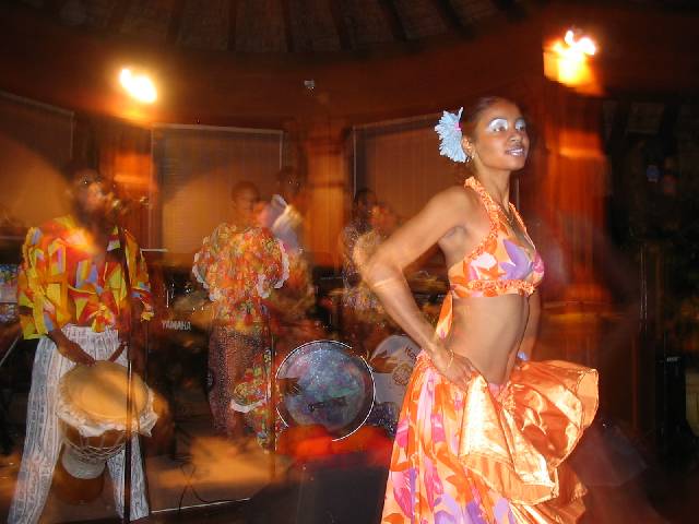 Musikgruppe Drumdancer auf Mauritius spielt Sega (c) AndyCarvin CC BY SA 2.0