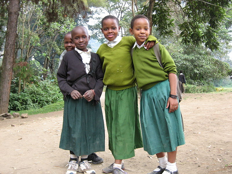 Schulkinder in Tansania (c) Fanny Schertzer