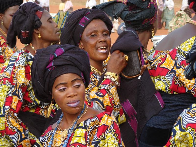 Tänzerinnen in Adossa (c) PhReym CC BY SA 3.0
